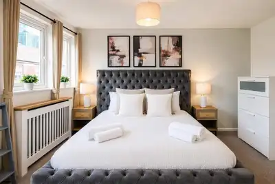 Image de 3 Bedroom |City Centre | Modern  with Balcony