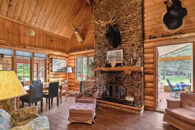 Image de Waterfront Log Cabin for Nature Lovers, moments with family friends, Spa Sleep 8
