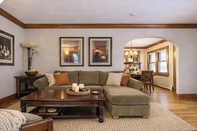 Image de Quaint 3-bedroom house with Ac on Washburn Avenue