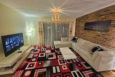 Image de Cozy 2-bedroom condo near O'Hare/Train/Pet Ok/Balcony