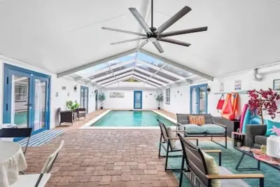Image de Tranquil 1-acre 1-bed 1ba pool cottage attached to main rental home near beaches