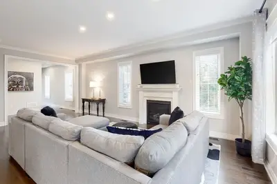 Image de Blue Mtn Townhome w/ Summer Pool!