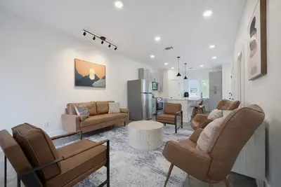 Image de Bishop Arts 6br townhouse, sleeps 12, close to Dt