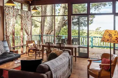 Image de Cosy Blue Mountains Cottage | Fireplace • Walk to Town • Relax & Unwind