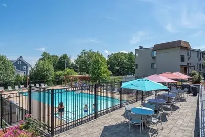 Beautiful lakeside 3 bed condo with pool