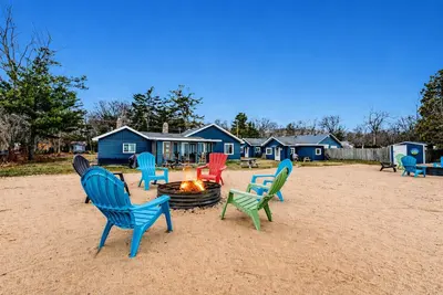 Cozy Lake Huron Cabin w/ Beach Access & Views