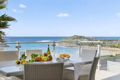 Image de White Sails 2 - Timeless Coastal Elegance with Pool & Ocean Views - Holiday Yamba