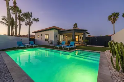 Renovated 2br2ba w/PrivatePool  Bbq  Close2Beach