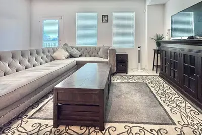 Image de Peaceful 4-bedroom condo in most popular collection area