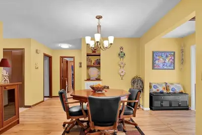 Image de Huge Pine Yard & Quiet retreat •3br 2ba King Bed • 10 Min to Beaches ~