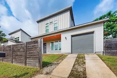 Image de Two-story family-friendly house with private patio, Wifi, close to downtown