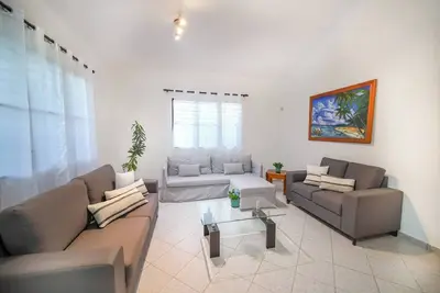 Image de 2 chambres et 2 salles de bains avec lit king size et piscine privée à Sosua