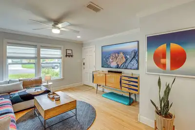Image de Old Austin Vibes! Spacious Yard & Porch Near Ut