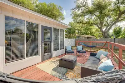3 Mi to Beach: Venice Escape w/ Backyard Oasis