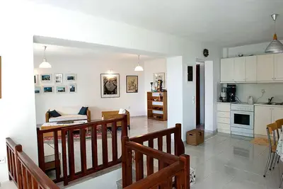 Image de Beautiful Villa Apartment by the Sea with Garden & Deck.