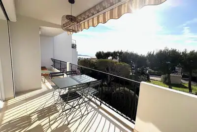 Image de Vue sur la mer - Grande terrasse - À pied des plages - Climatisation - Parking
