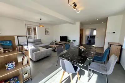 Image de Maison Contemporaine Haut Standing - 4 Chambres, Terrasse & Espace Vert