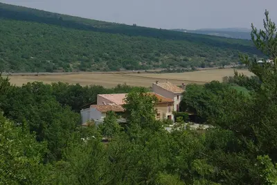 Image de La Biscaronne, ferme rénovée du 18e au cœur de la Provence