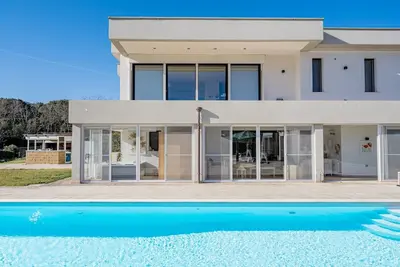 Image de Maison de vacances « Roxane » avec piscine partagée, Wi-Fi et climatisation