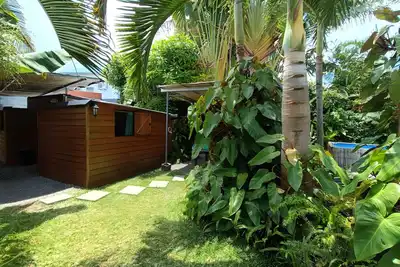 Image de Cabane « Glamping de charme » avec piscine privée, jardin privé et Wi-Fi