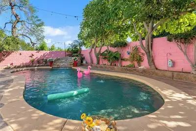 Image de Themed 5br Retreat: Pool with Waterfall, Game Room, Moroccan Lounge - Coachella