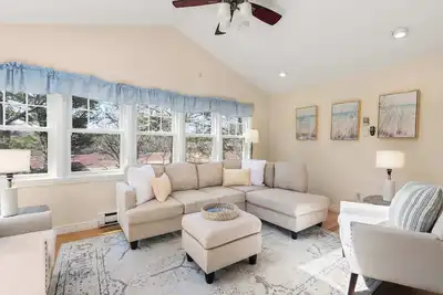 Image de Great location, Dog Friendly, Central Ac!