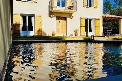 Image de Maison La Garenne – à 500 m du centre, 3 chambres, piscine, au calme en pinède