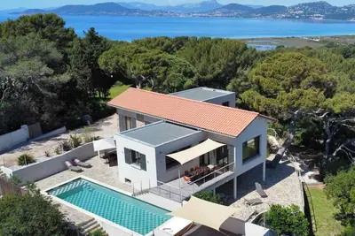 Image de Villa Eugénie • Piscine • Vue sur la mer • Plages