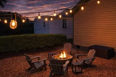 Image de 2br Historic Oakwood! Downtown w Fire Pit!