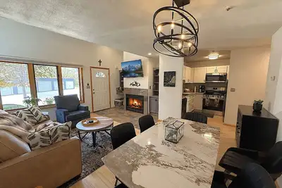 Image de Pet Friendly Townhome Located Between Downtown and Ski Resort