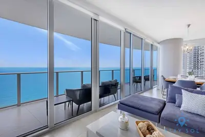 Image de 111 Apartment - Oceanfront Sky - 3br