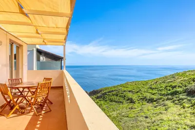 Image de Verde Água Garajau, a Home in Madeira