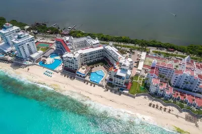 Image de Cancun Beach Escape with Ocean View