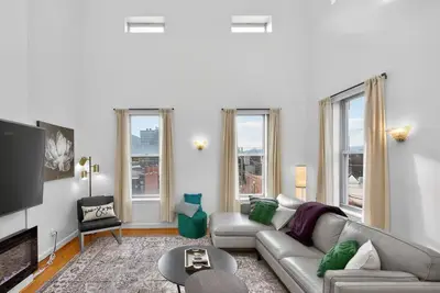 Image de Renovated Fl3| Near Uc+Tql Stadium | Free Parking