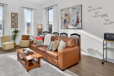 Image de Walk to Duke Center / Free Parking  / Fl2