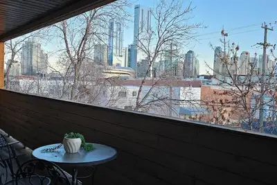 Image de 3rd floor 2 Bedroom, 2 Full Bathrooms In The Heart Of Downtown Edmonton