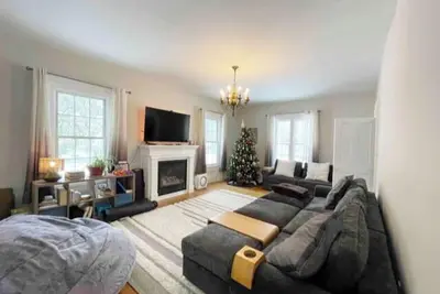 Image de Baldwin Manor: Historic Estate, Pool & Sauna