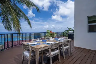 Image de Villa Solara – Elegant 2br Escape w/ Breathtaking Harbor Views