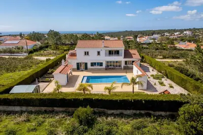 Image de Une maison de rêve avec une piscine chauffée de 50 m²
