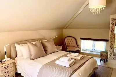 Image de Two Kingsize Bedrooms with Bathrooms Ensuite, Walled Garden, Aircon, Parking