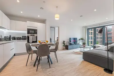 Image de 2 Br City Centre | % Off | Sleeps 6 | Ps5, Netflix & Disney+