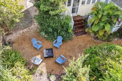 Image de Lakeland Group Retreat | Sleeps 18 Across 3 Private Units | Walk to Lakes & Florida Southern