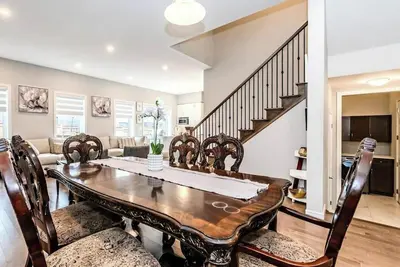 Image de Spacious 5-bedroom villa in perfect Kitchener with Ac