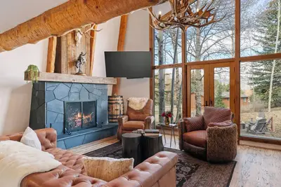 Image de Abode at Luxe Barnhouse, teton views, hot tub, near jhmr