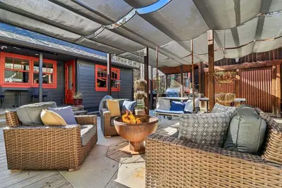 Image de Old Town Daly Ave Cottage | Private Hot Tub, Outdoor Kitchen & Walk to Main St
