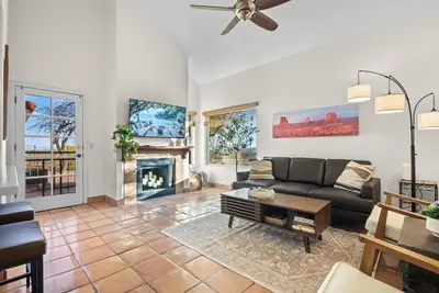 Image de Hilltop Luxury Stay w/360° Views | 8mi from U of A