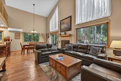 Image de Cottage Golf Retreat- golf course, pet friendly, sleeps 8