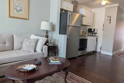 Image de Charming Apartment Downtown Cobleskill Ac - Coffee Station - Good Night's Sleep