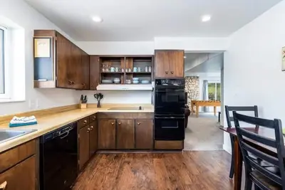 Image de Cozy Big Mountain Home, hot tub, ping pong, fooseball, family friendly