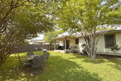 Image de Serene Austin Oasis - spacious 3 bedroom retreat near downtown